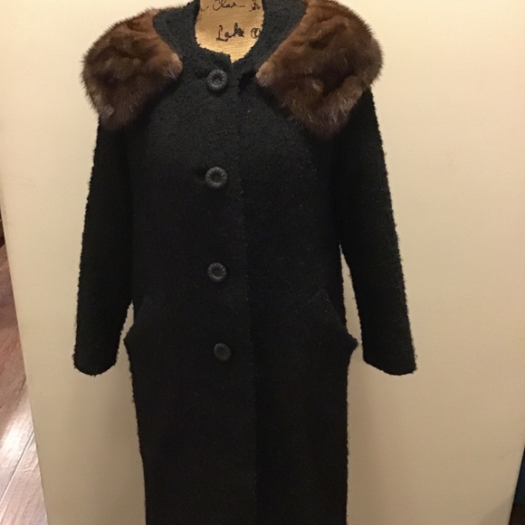 Jackets & Blazers - 1960’s vintage ladies overcoat with fur collar, size large 3/4 sleeves,